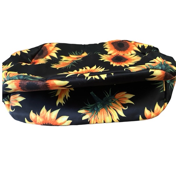 Girls Sunflower Backpack With Matching Insulated Lunch Bag. - Picture 3 of 10